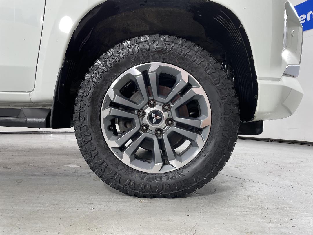 Photo '9' of Mitsubishi Triton