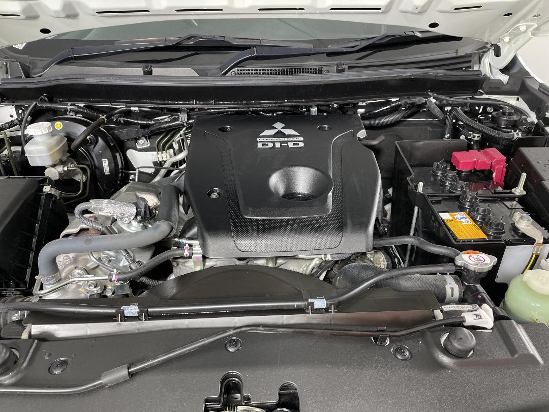 Photo '13' of Mitsubishi Triton