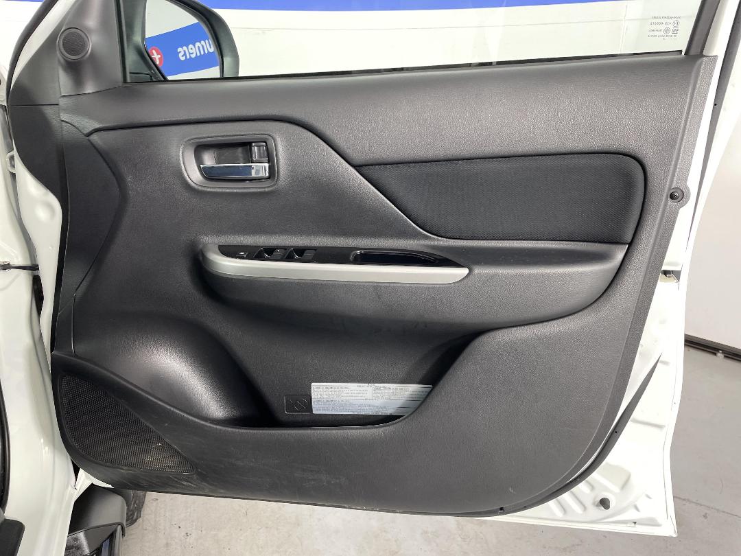 Photo '15' of Mitsubishi Triton