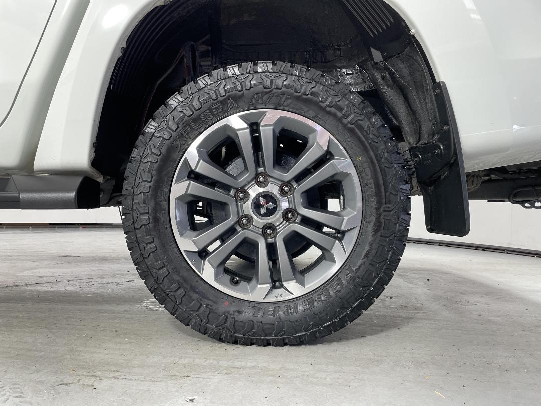 Photo '11' of Mitsubishi Triton