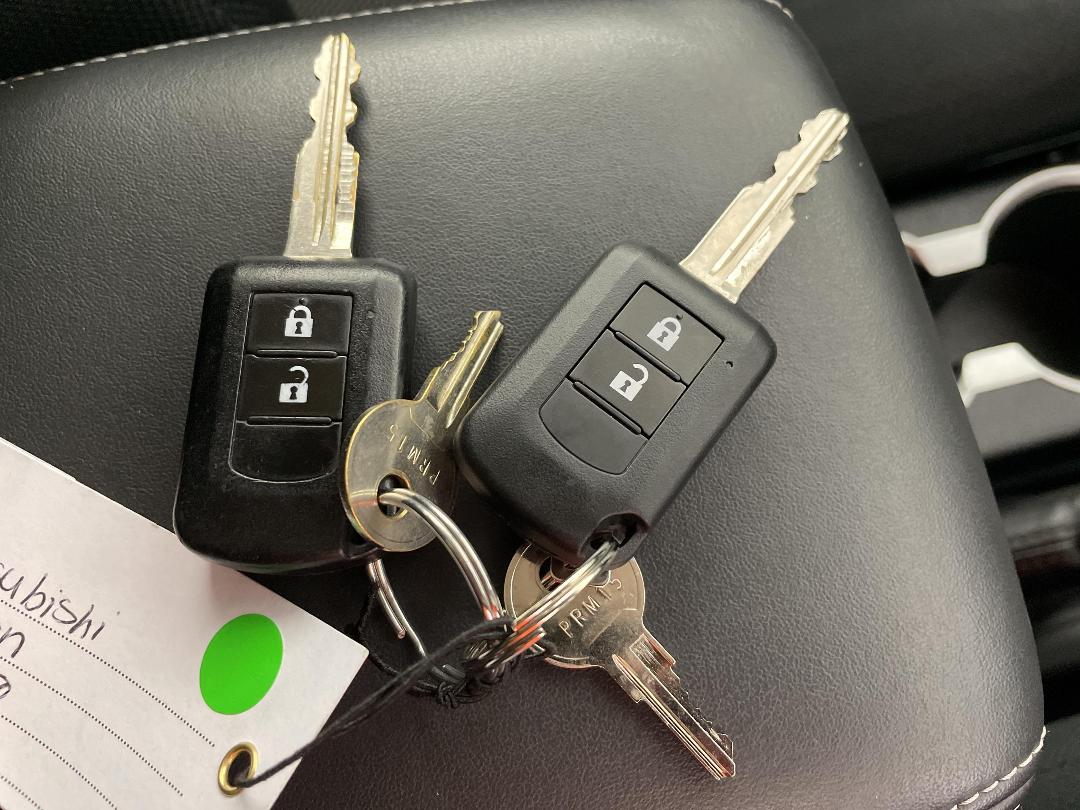 Photo '22' of Mitsubishi Triton