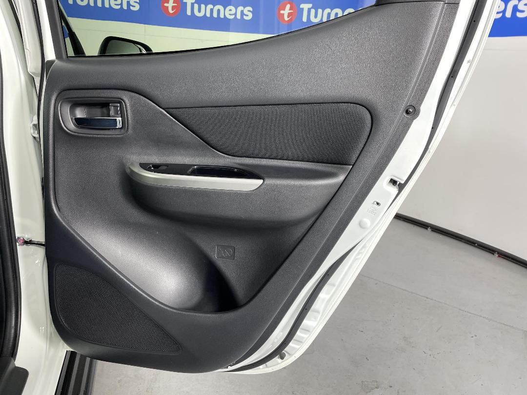 Photo '19' of Mitsubishi Triton