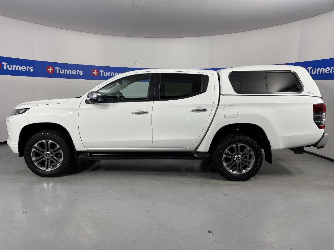 Photo '24' of Mitsubishi Triton