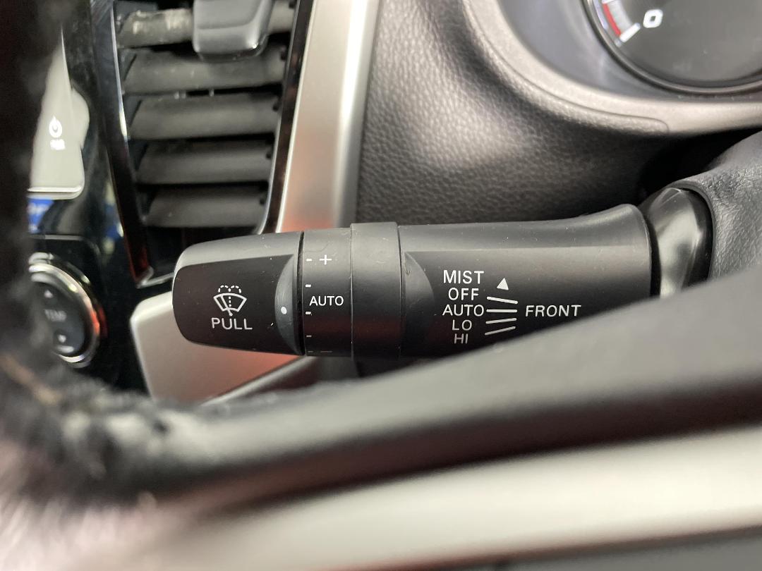 Photo '28' of Mitsubishi Triton