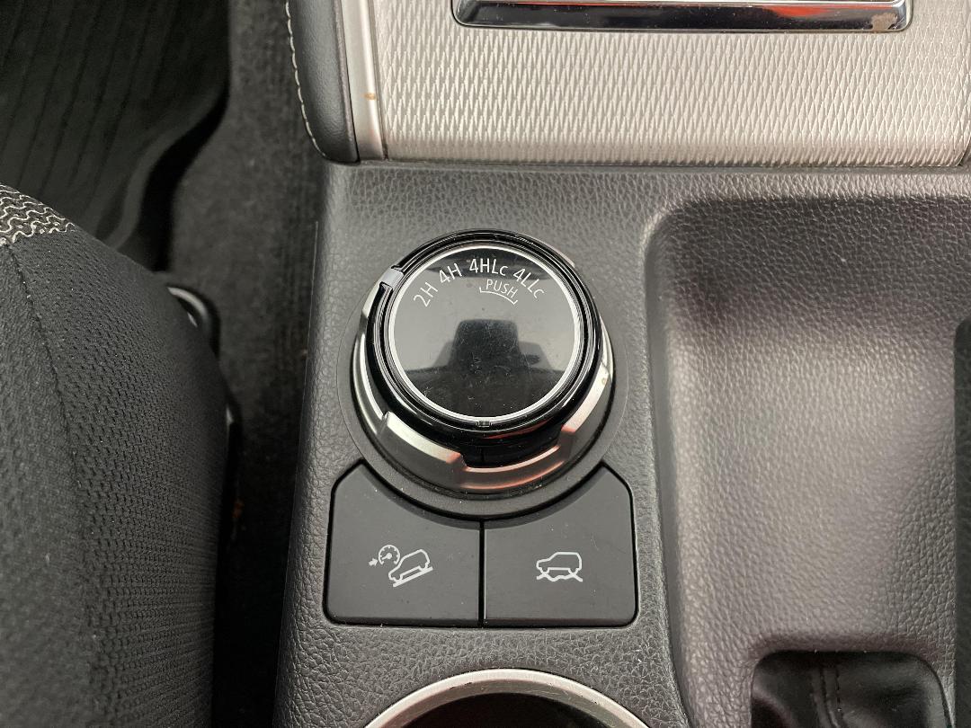 Photo '27' of Mitsubishi Triton