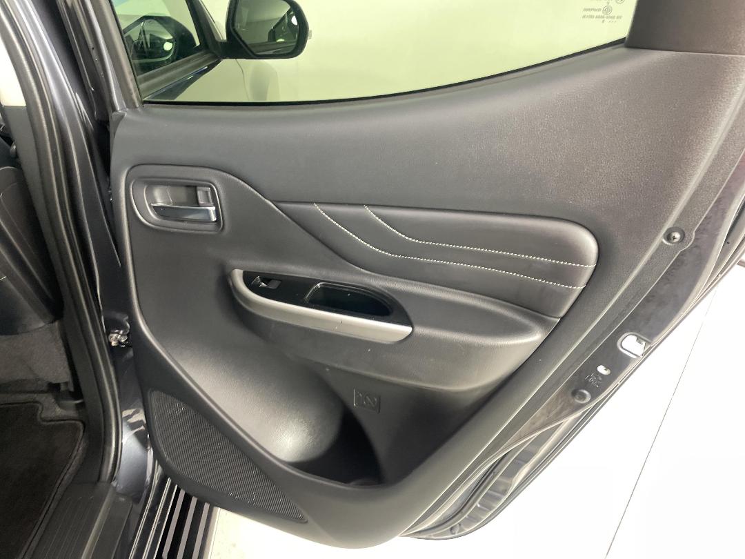 Photo '19' of Mitsubishi Triton