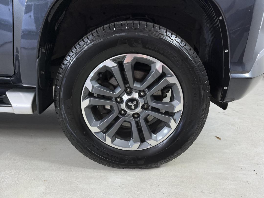 Photo '9' of Mitsubishi Triton