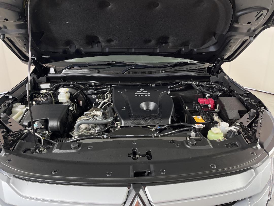 Photo '13' of Mitsubishi Triton