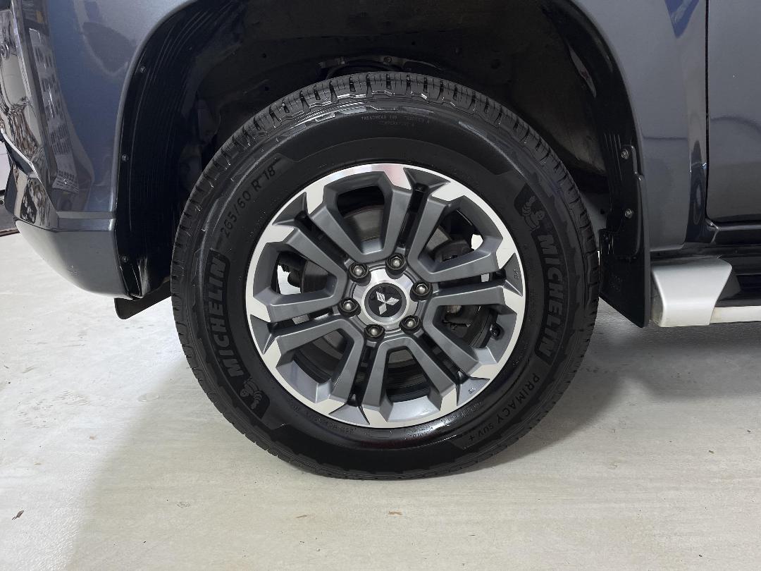 Photo '10' of Mitsubishi Triton