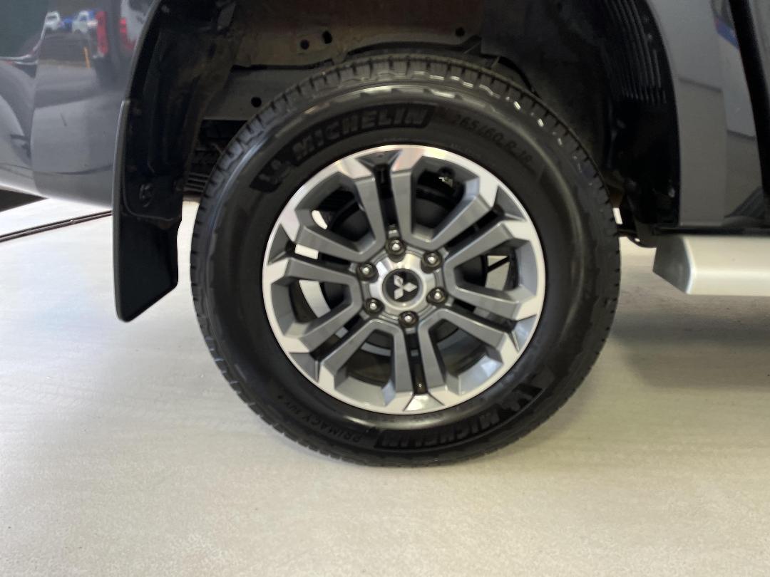 Photo '12' of Mitsubishi Triton