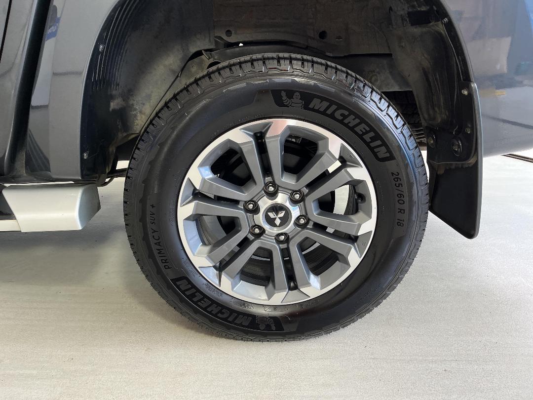 Photo '11' of Mitsubishi Triton