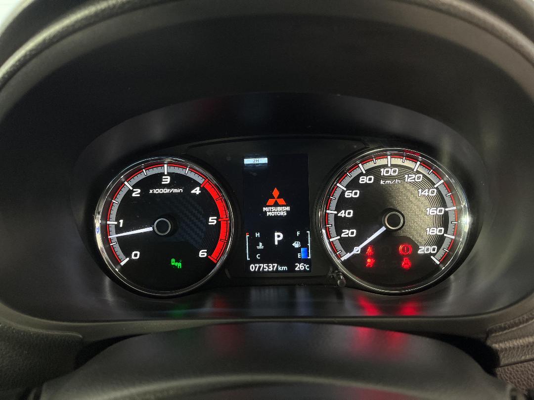 Photo '21' of Mitsubishi Triton