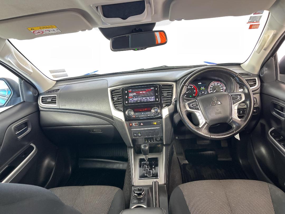 Photo '17' of Mitsubishi Triton