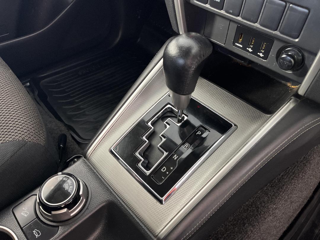 Photo '18' of Mitsubishi Triton