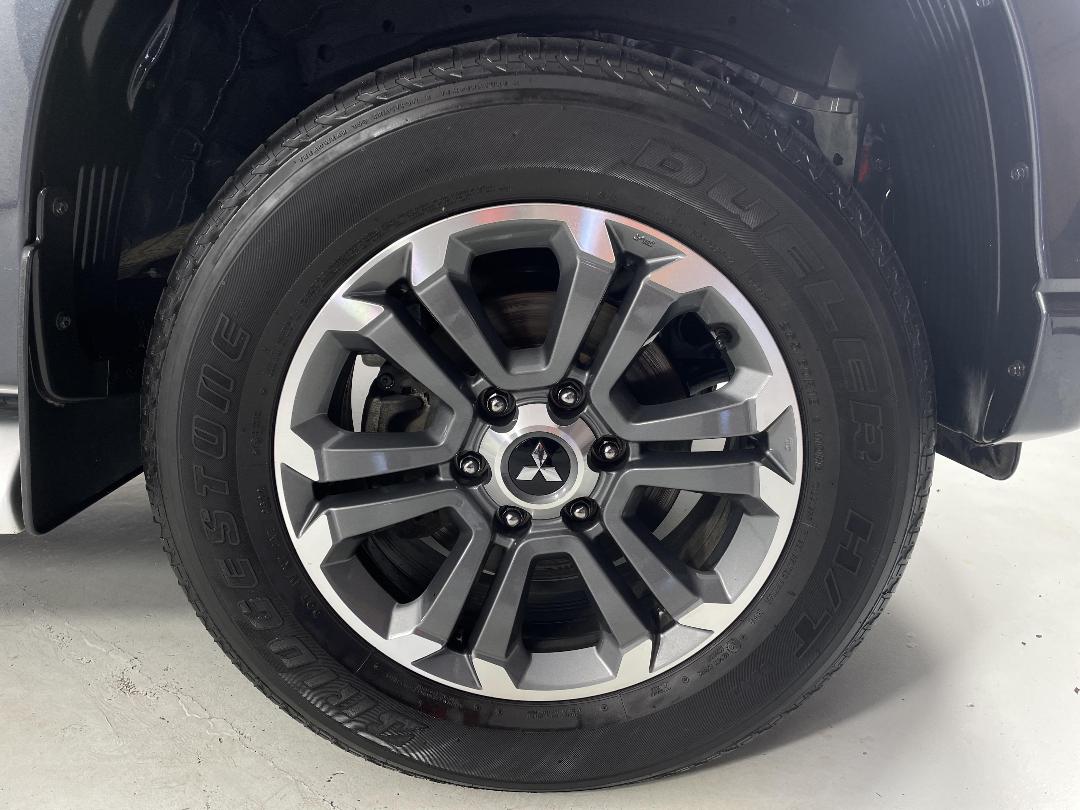 Photo '9' of Mitsubishi Triton