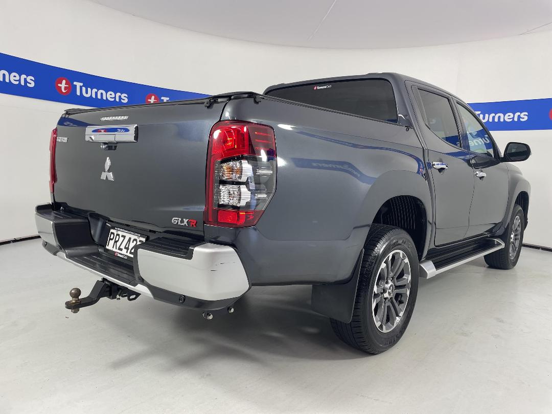 Photo '7' of Mitsubishi Triton