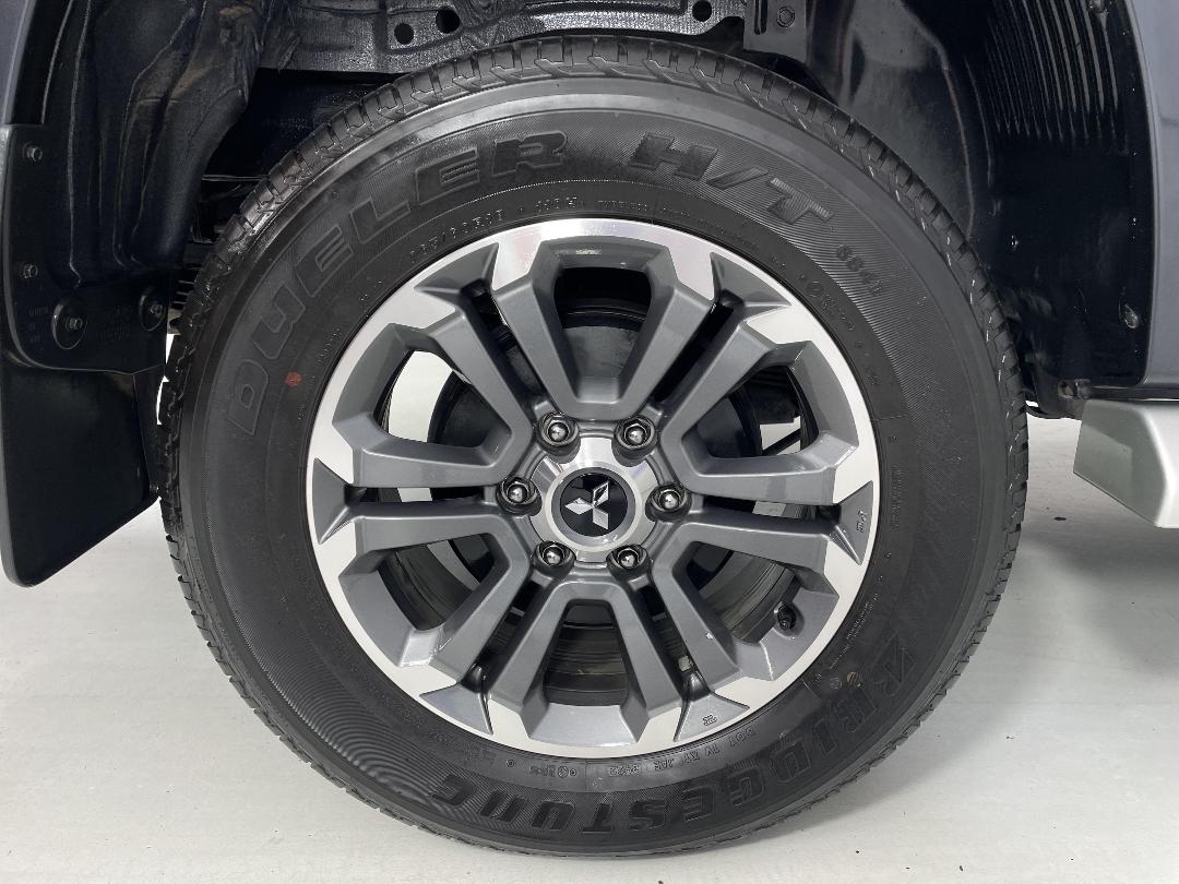 Photo '12' of Mitsubishi Triton