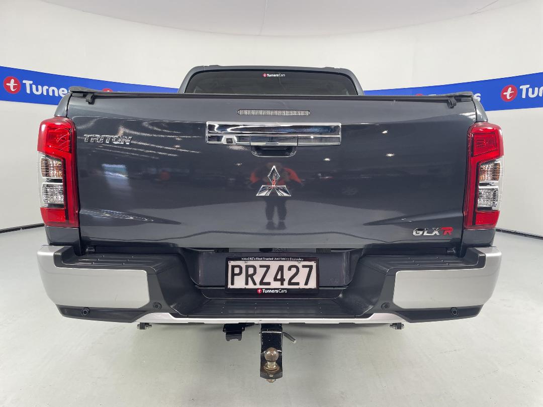 Photo '6' of Mitsubishi Triton