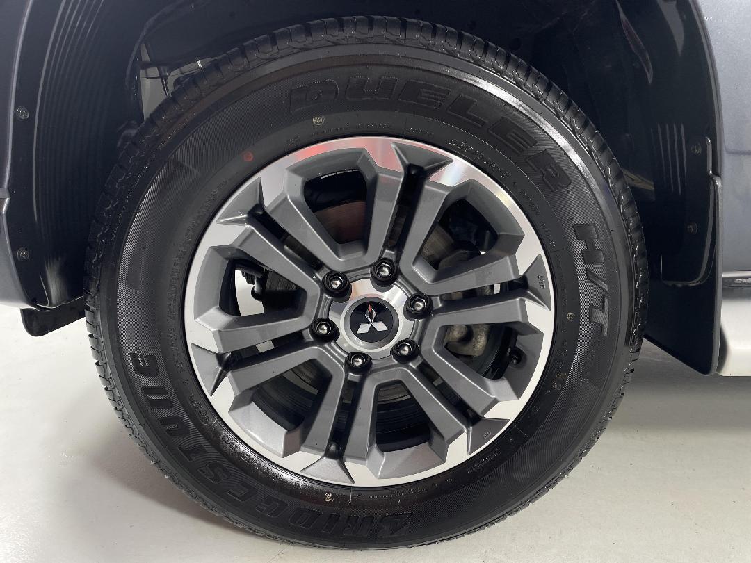 Photo '10' of Mitsubishi Triton