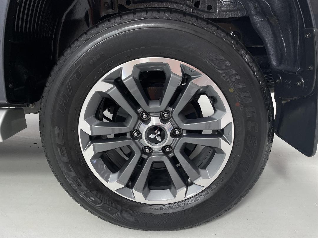 Photo '11' of Mitsubishi Triton