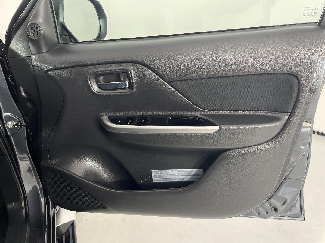 Photo '15' of Mitsubishi Triton