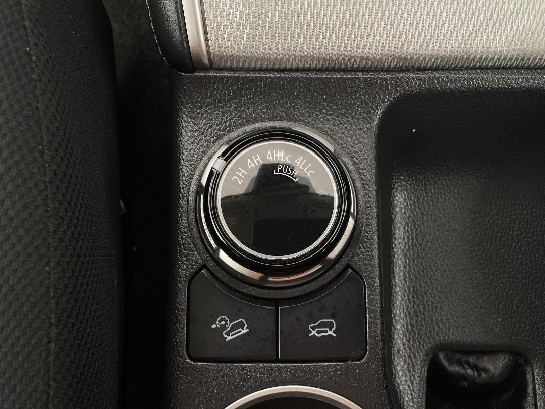 Photo '23' of Mitsubishi Triton