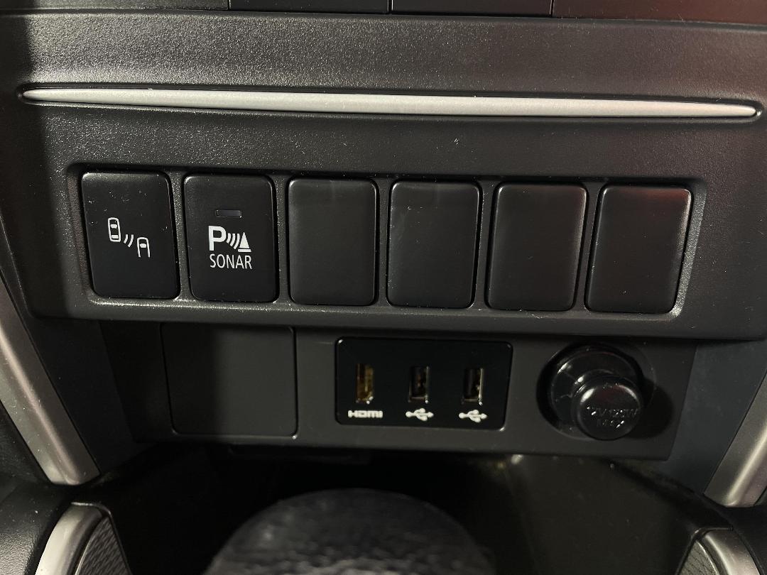 Photo '27' of Mitsubishi Triton