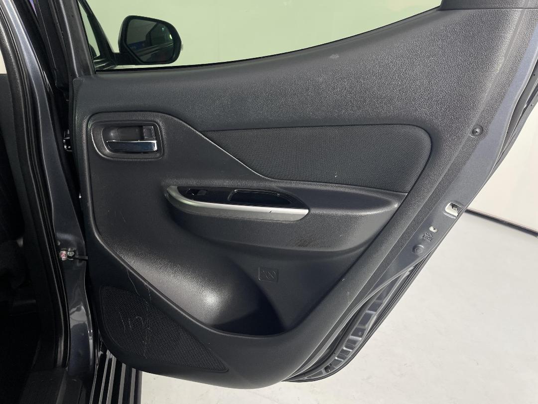 Photo '19' of Mitsubishi Triton