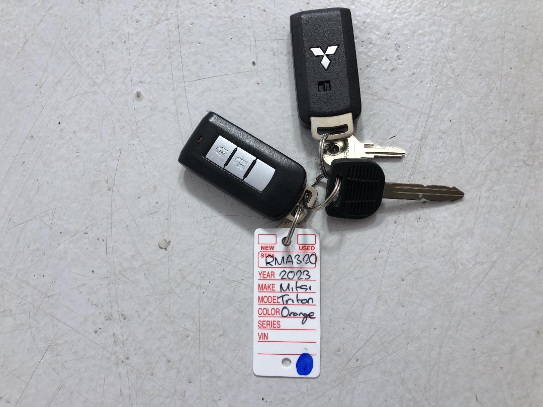 Photo '22' of Mitsubishi Triton