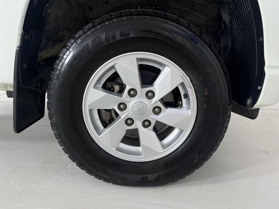 Photo '9' of Mitsubishi Triton