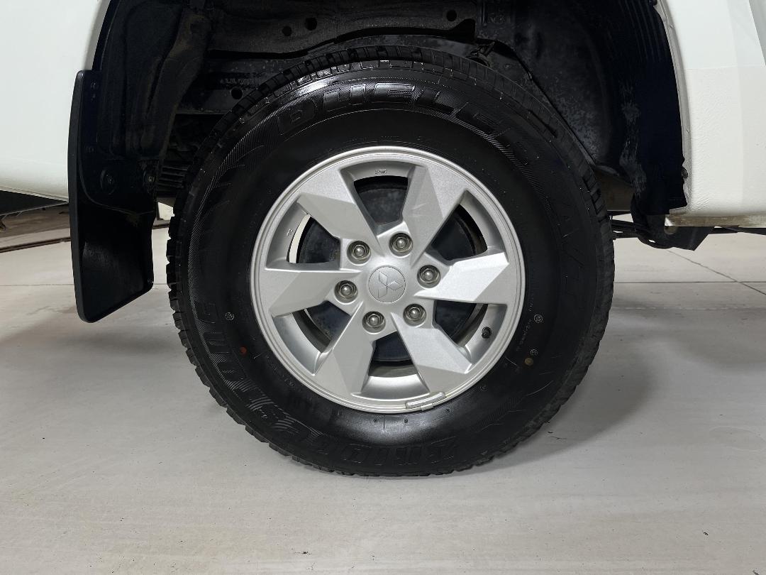 Photo '12' of Mitsubishi Triton