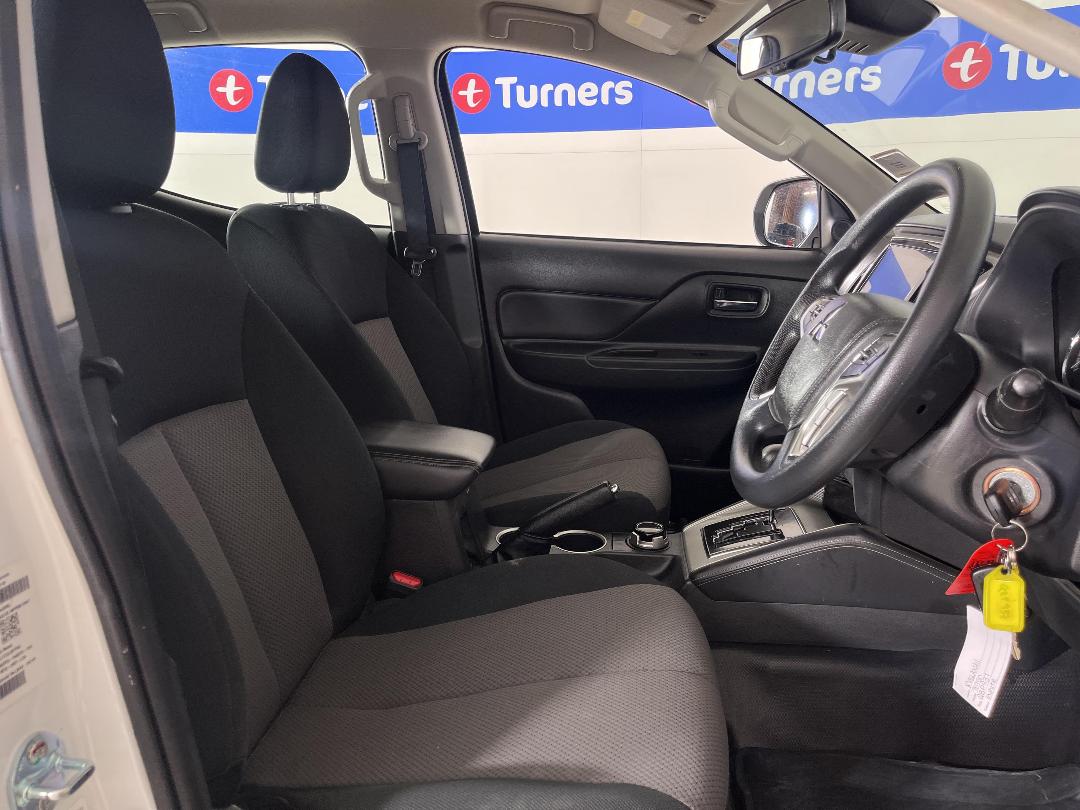 Photo '16' of Mitsubishi Triton