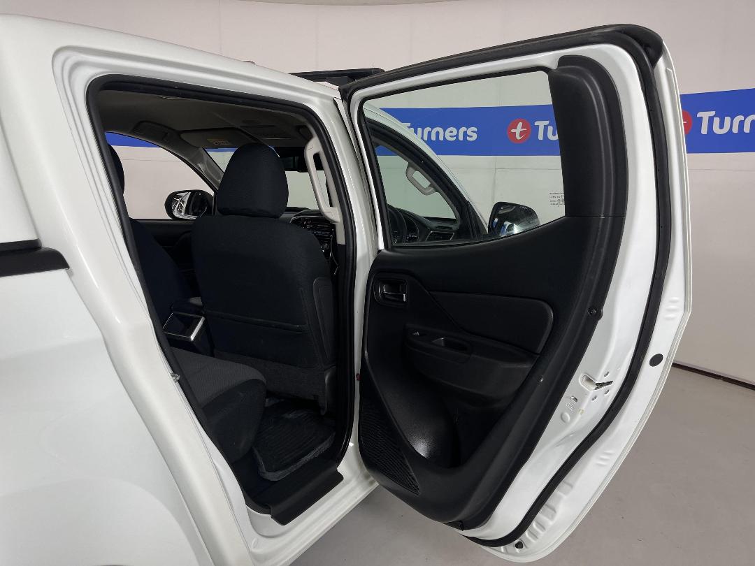 Photo '19' of Mitsubishi Triton