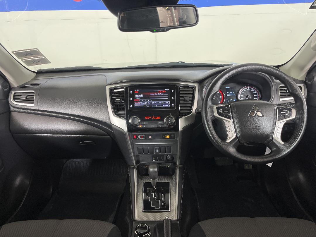 Photo '17' of Mitsubishi Triton