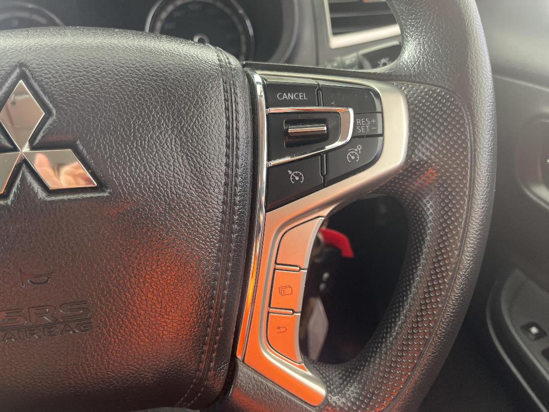 Photo '27' of Mitsubishi Triton