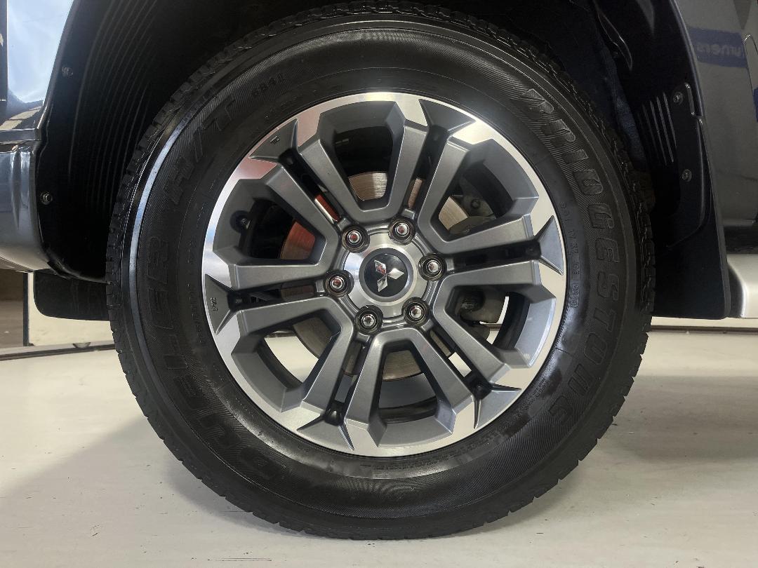 Photo '10' of Mitsubishi Triton