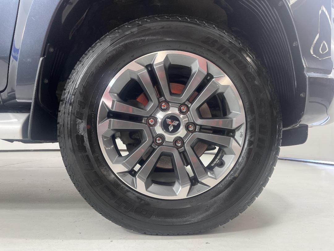 Photo '9' of Mitsubishi Triton