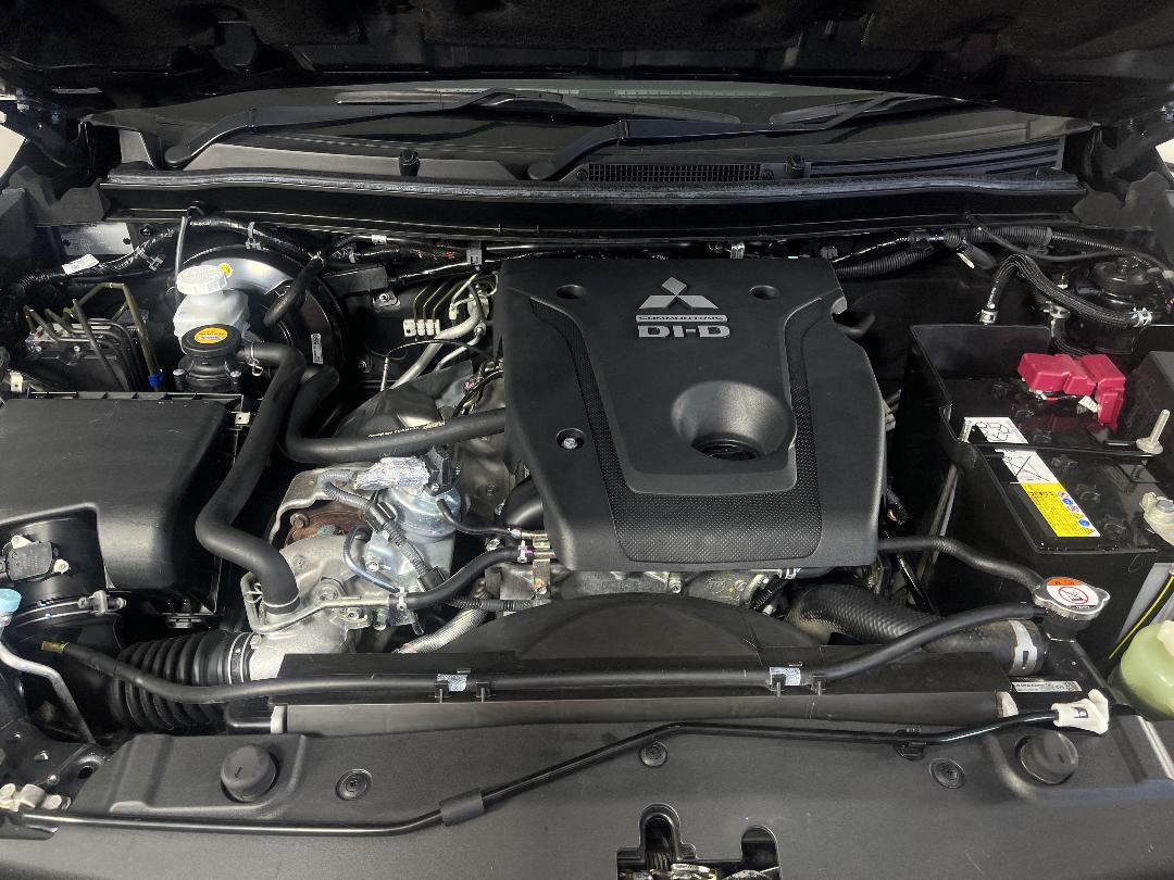 Photo '13' of Mitsubishi Triton