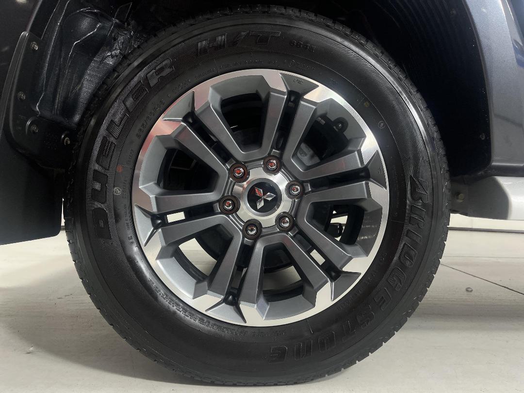 Photo '12' of Mitsubishi Triton