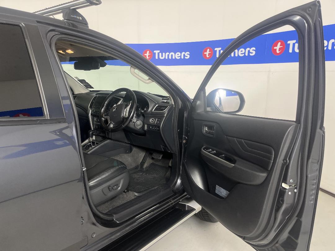 Photo '15' of Mitsubishi Triton