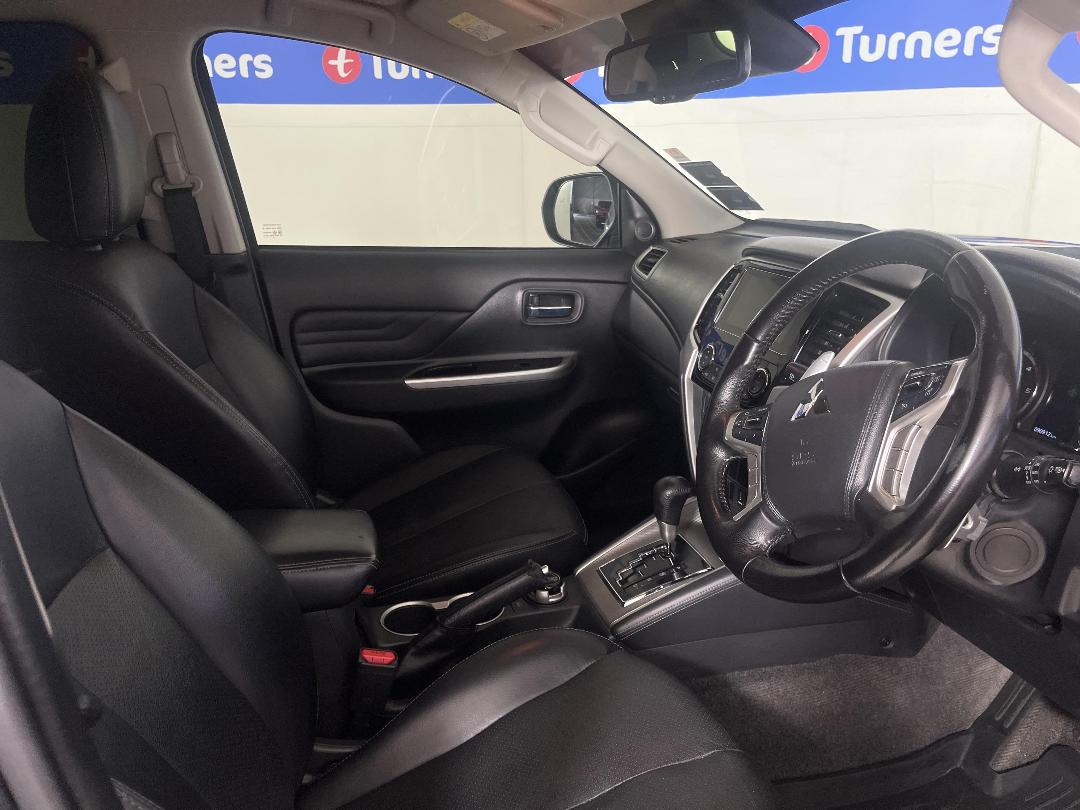 Photo '16' of Mitsubishi Triton