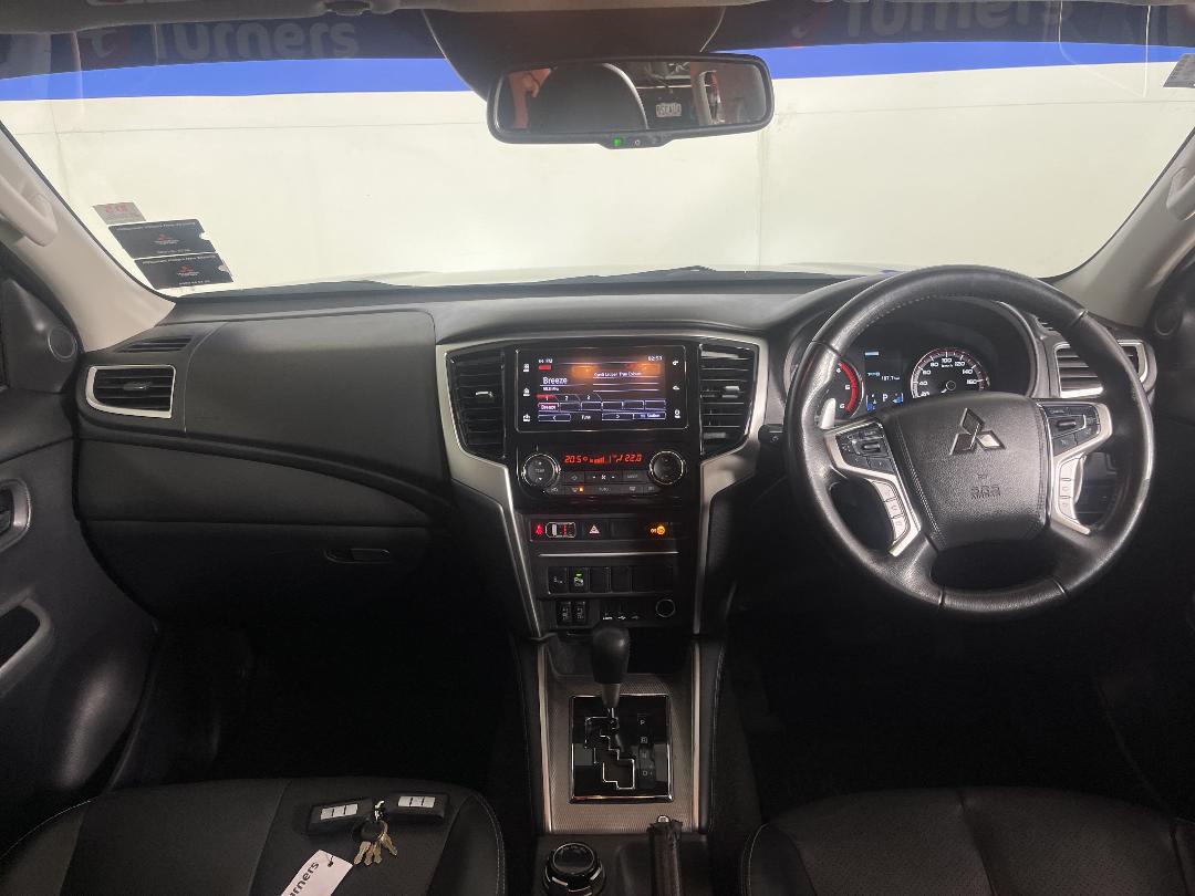 Photo '17' of Mitsubishi Triton