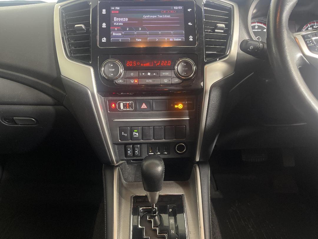 Photo '18' of Mitsubishi Triton