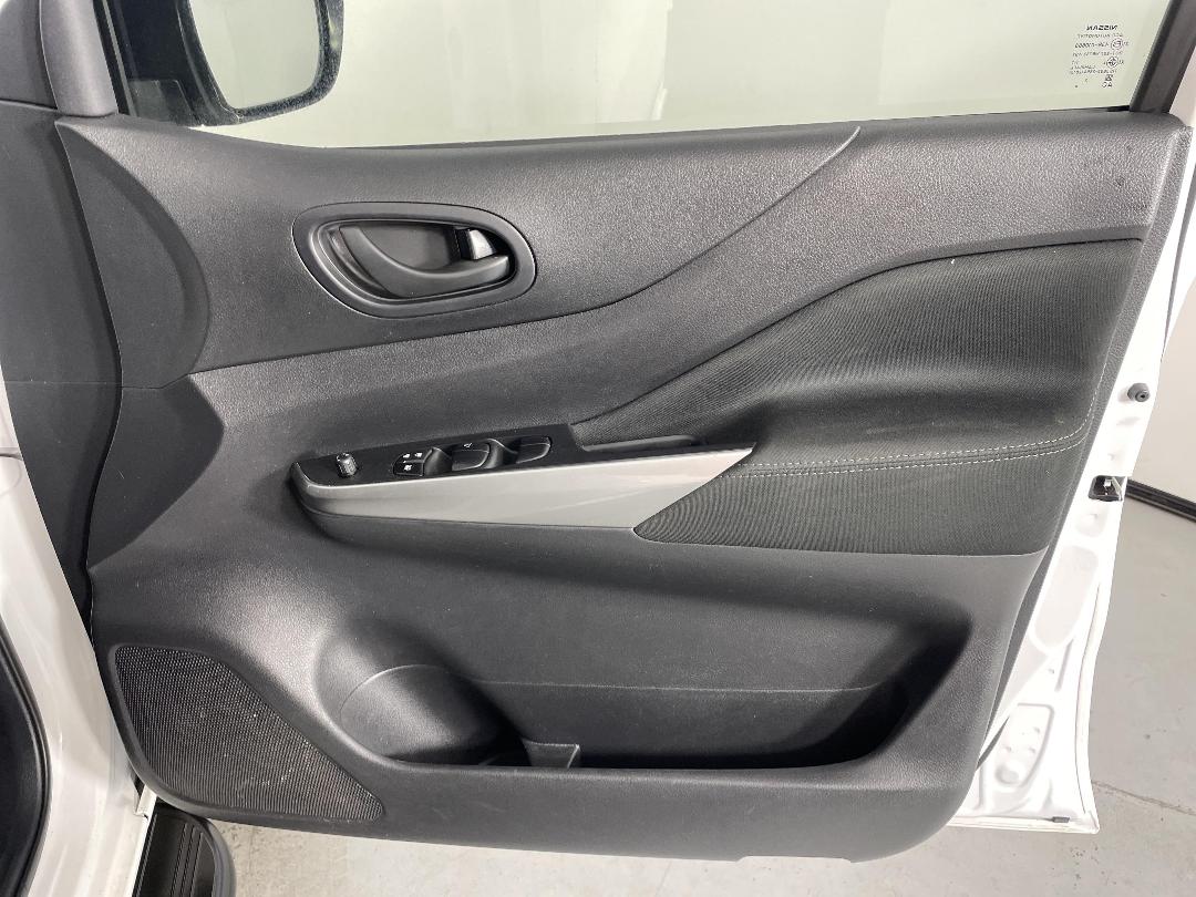 Photo '15' of Nissan Navara