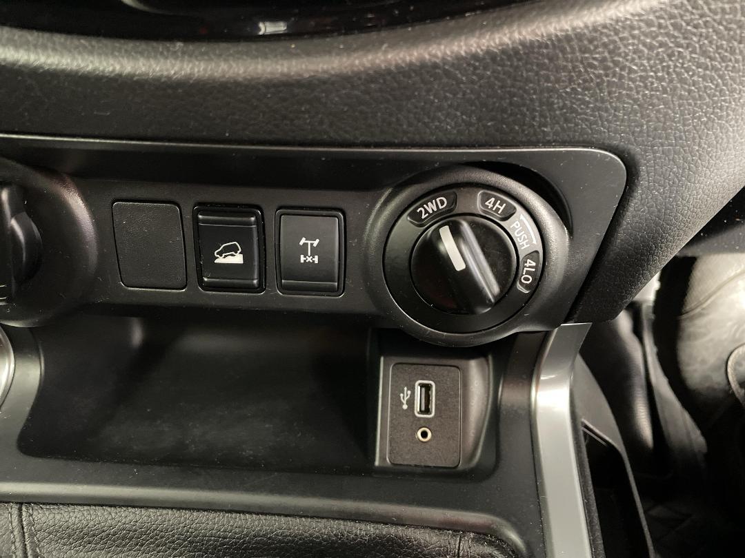 Photo '30' of Nissan Navara