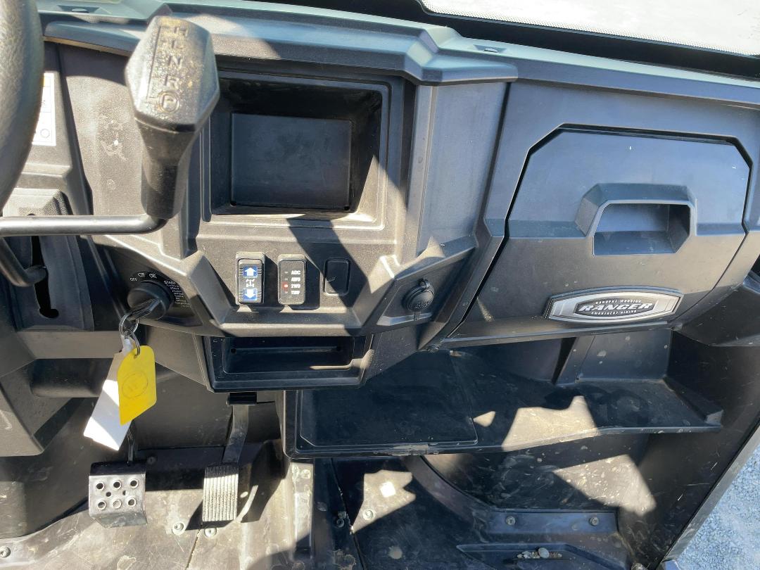 Photo '12' of Polaris Ranger