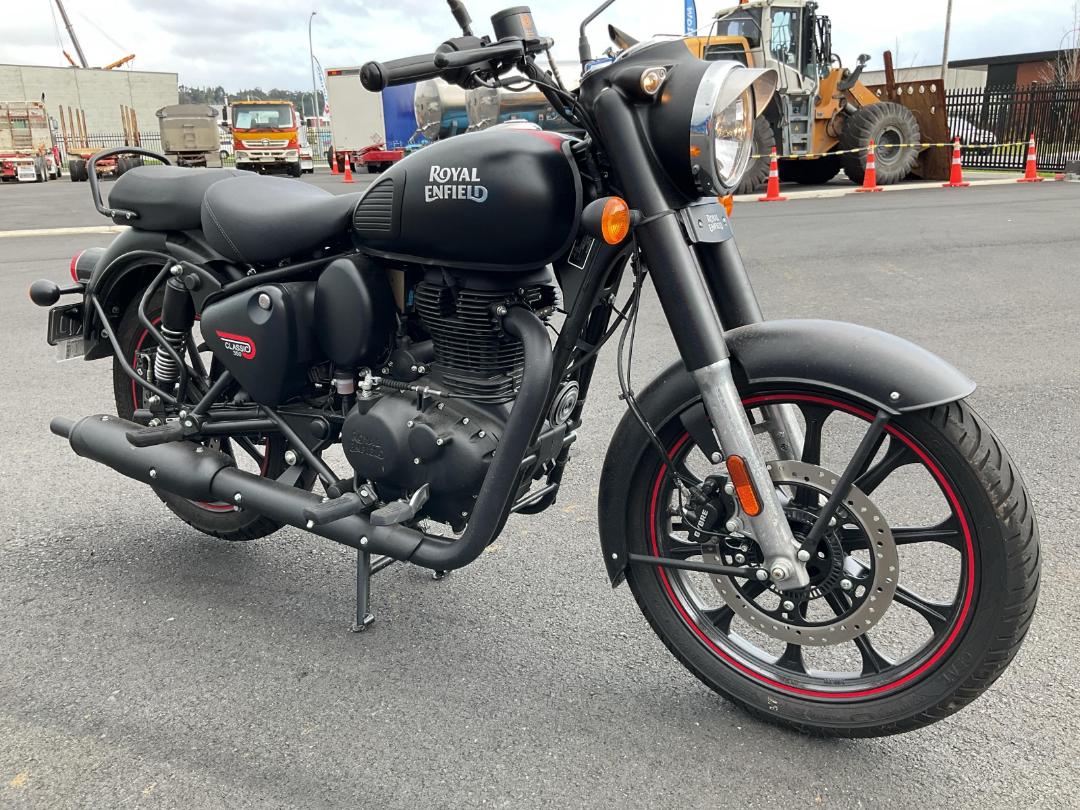 Photo '2' of Royal Enfield Classic Photo '2' of Royal Enfield Classic