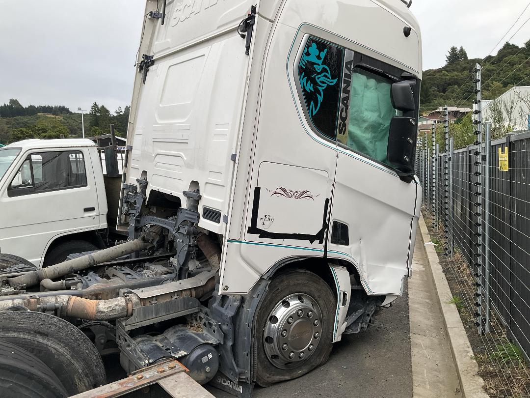 Photo '4' of Scania R650 B8X4NB-9313652 Cab Chassis Photo '4' of Scania R650 B8X4NB-9313652 Cab Chassis