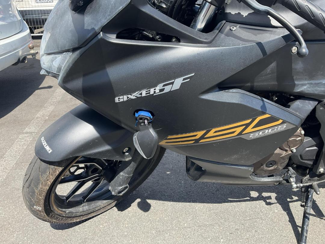 Photo '3' of Suzuki GSX250 Frlm2