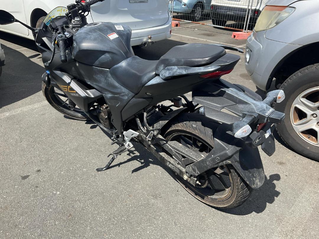 Photo '5' of Suzuki GSX250 Frlm2